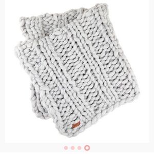 New Summer & Rose Mia Knitted Throw Blanket - Gray